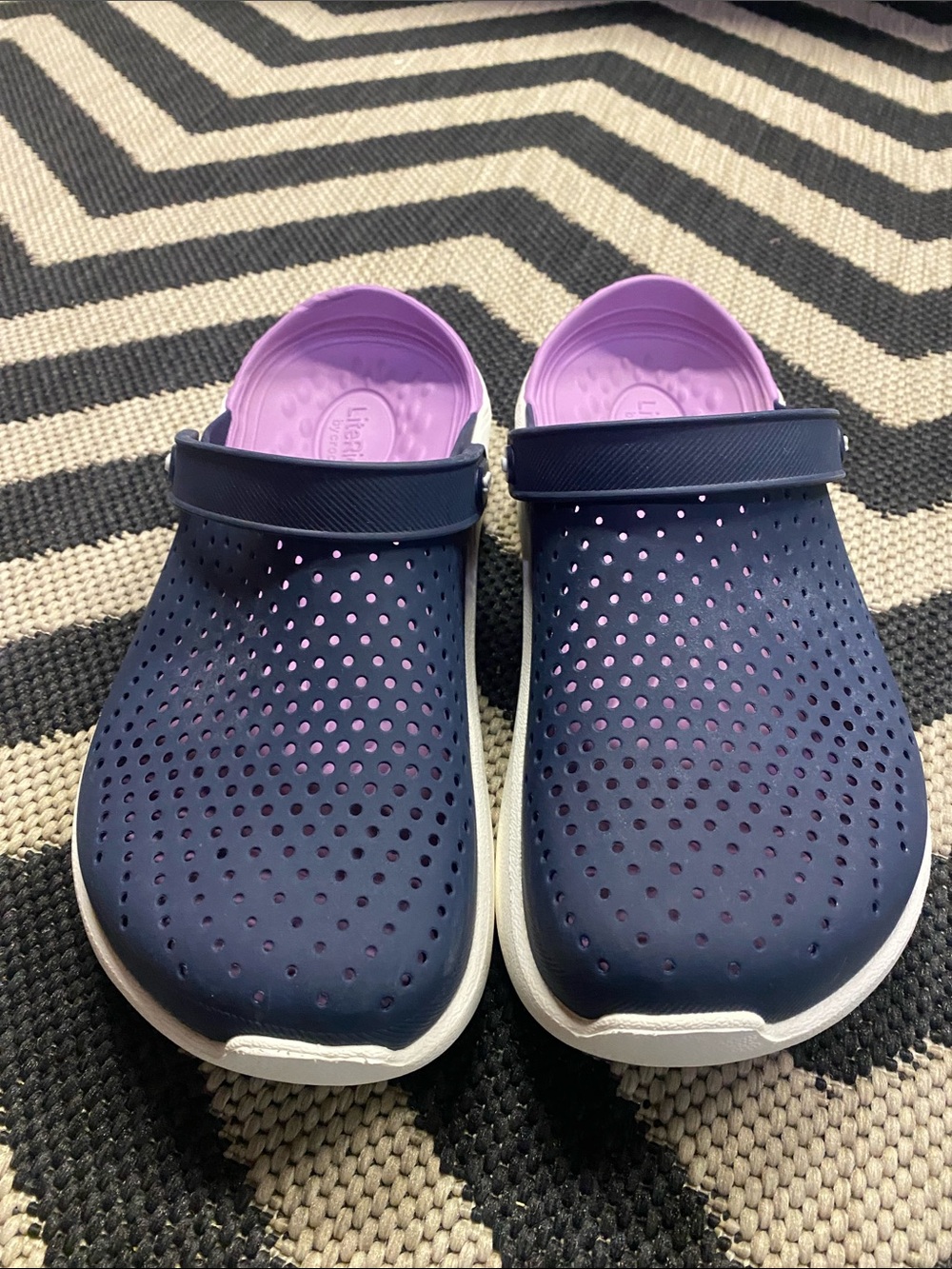 Crocs navy and orchid LiteRide clogs M7 W9 comfort shoe slip on slide - Picture 10 of 10